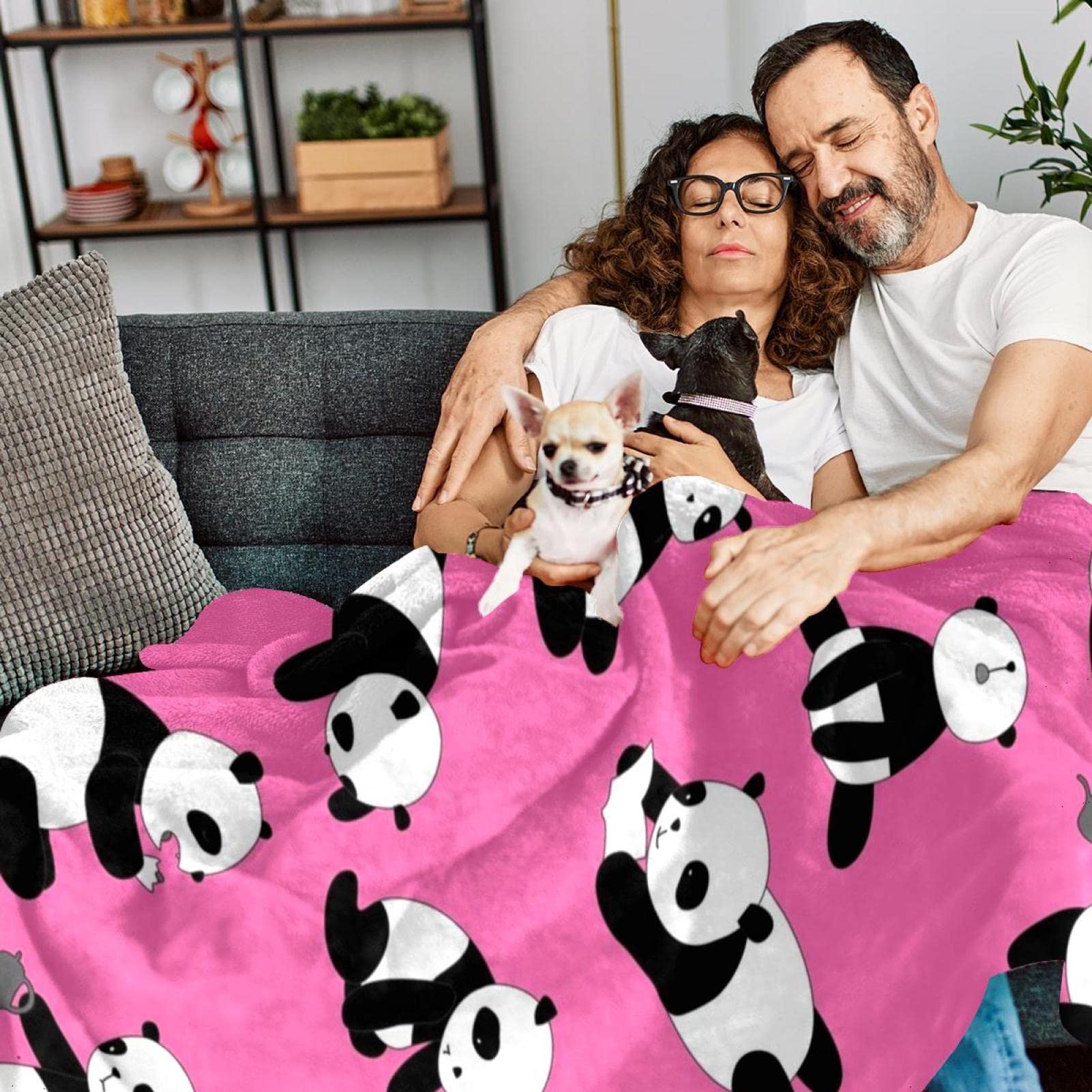 Amazon｜ピンクの幸せなパンダ スローブランケット軽量マイクロ